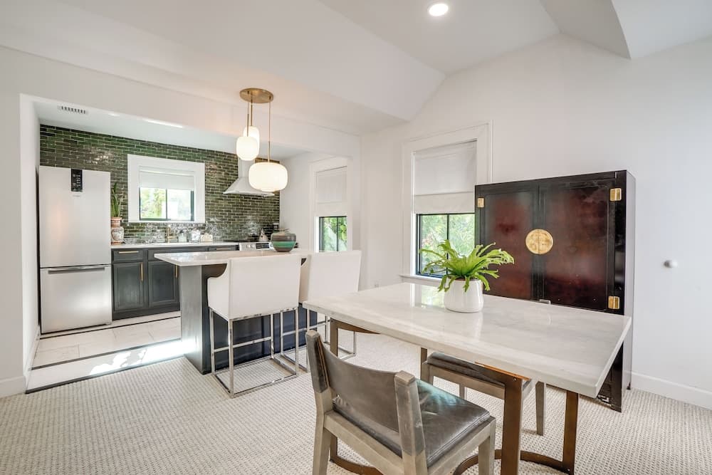 Chic Getaway in Desirable South Tampa District!