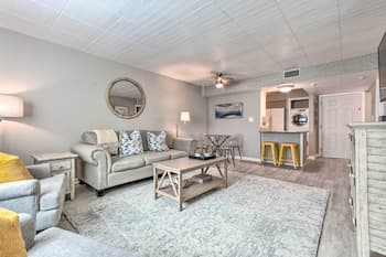 Sunny Destin Condo w/ Pool & Beach Access!