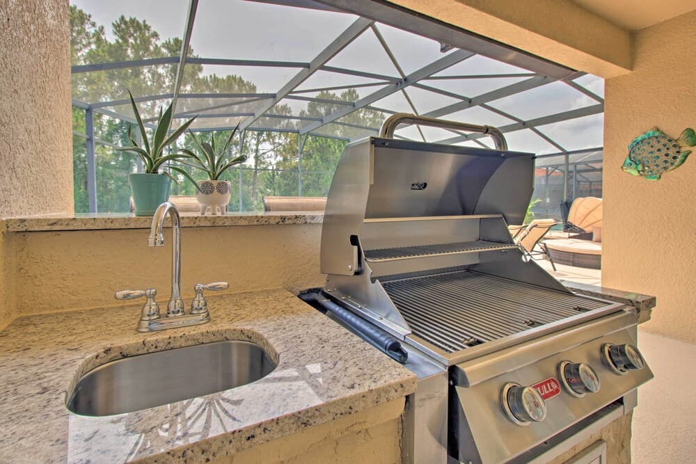 Outdoor Oasis w/ Pool: Davenport Resort Escape!