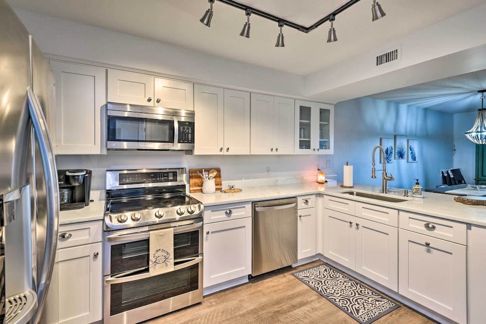 Updated Ormond Beach Condo: Relax & Explore!