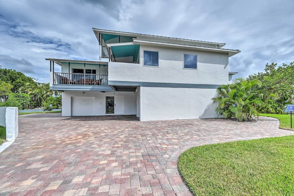 Waterfront Marco Island House With Shared Dock!
