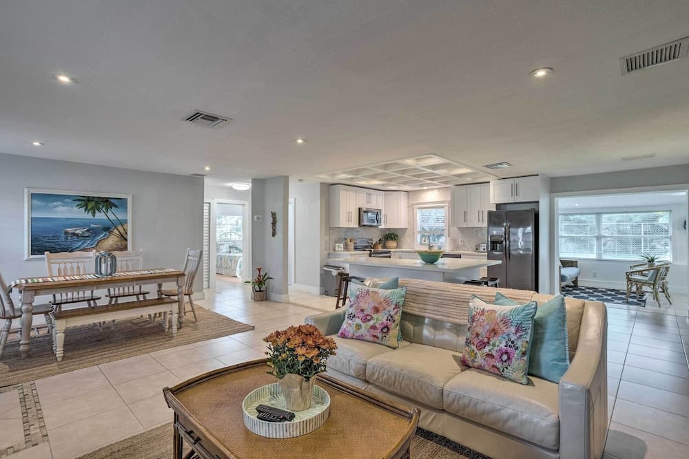 Dog-friendly Jensen Beach Home < 3 Mi to Ocean!