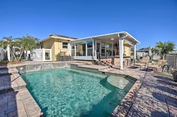 Waterfront Tampa Oasis w/ Outdoor Bar & Grill