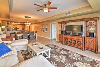 Beachfront Destin Condo w/ Pool, Harbor View!