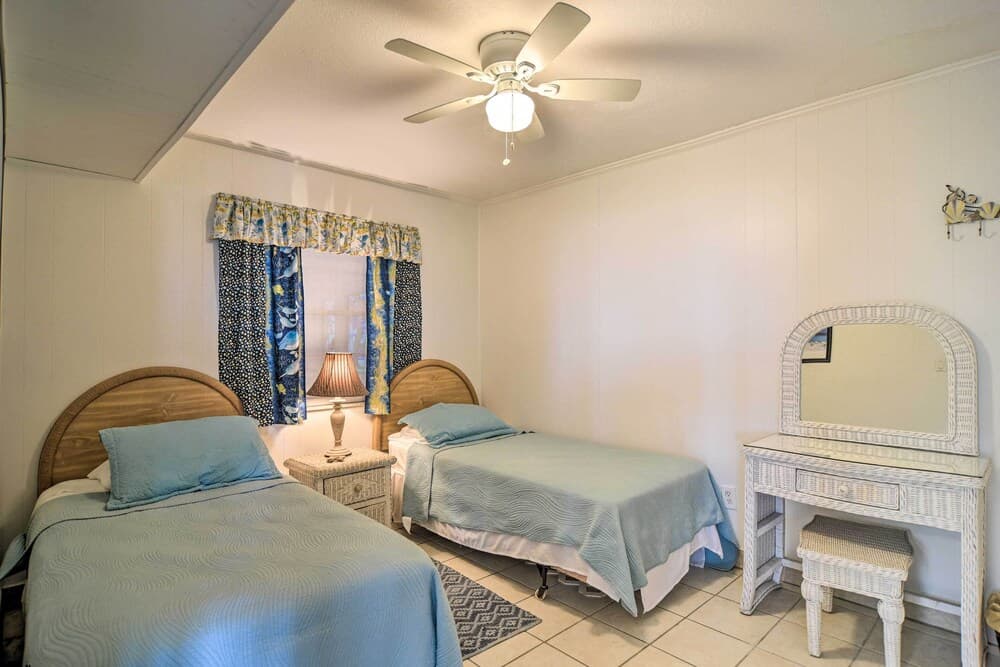 Breezy & Beachy Belleair Condo: 12 Steps to Shore!