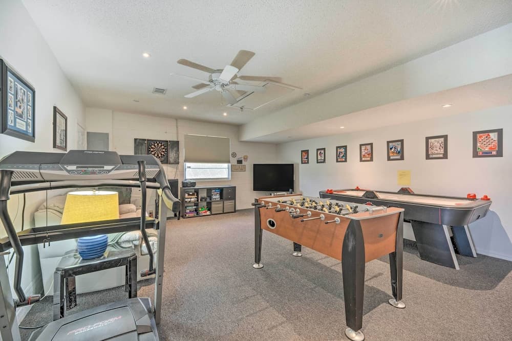 Pool + Game Room, 5 Mi to Disney: Kissimmee Home!