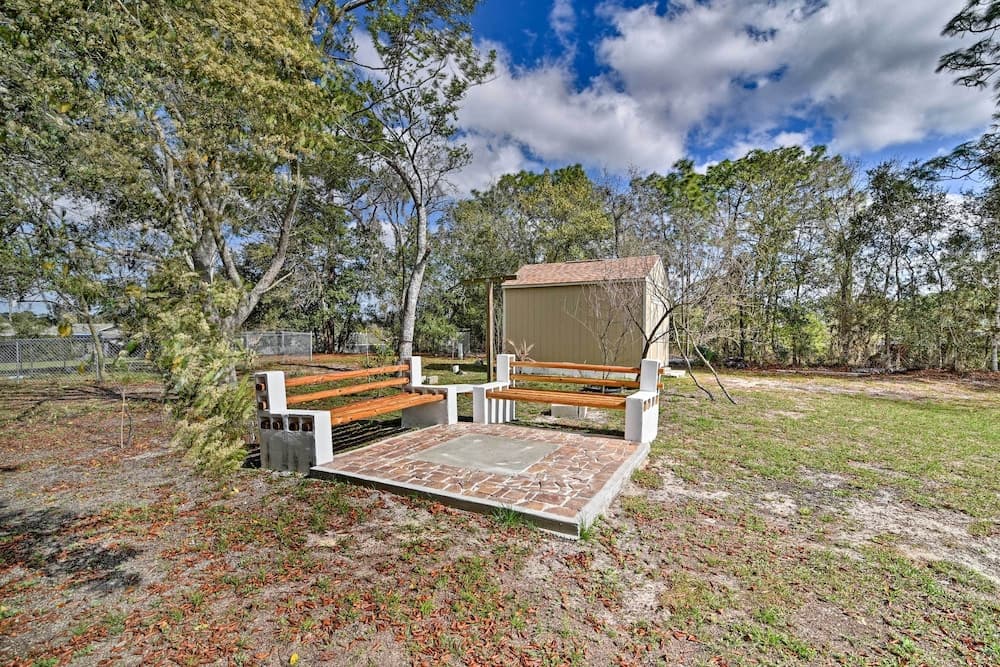 Bright Spring Hill Home: 5 Mi to Weeki Wachee Park