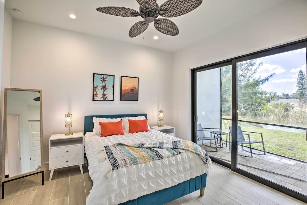 Private Pool: Canalfront Home in Cape Coral