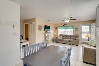 Cute Apt W/backyard & Grill - Steps to Cocoa Beach