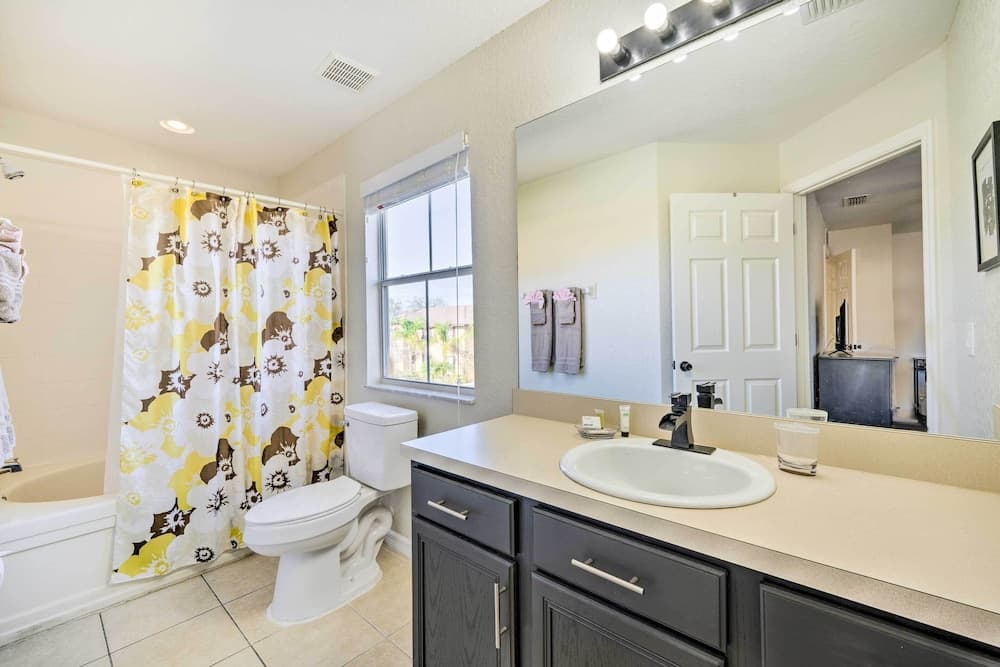 9 Mi to Disney: Davenport Townhome w/ Resort Pool!
