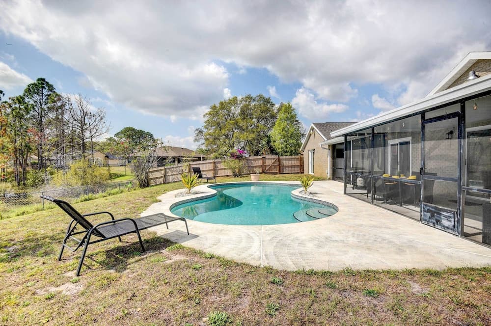 Screened Porch: Waterfront Home in Deltona!