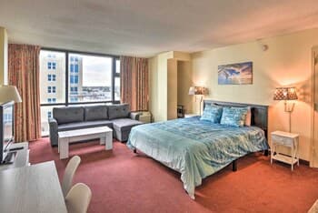 Daytona Beach Studio w/ Pool + Ocean Access!