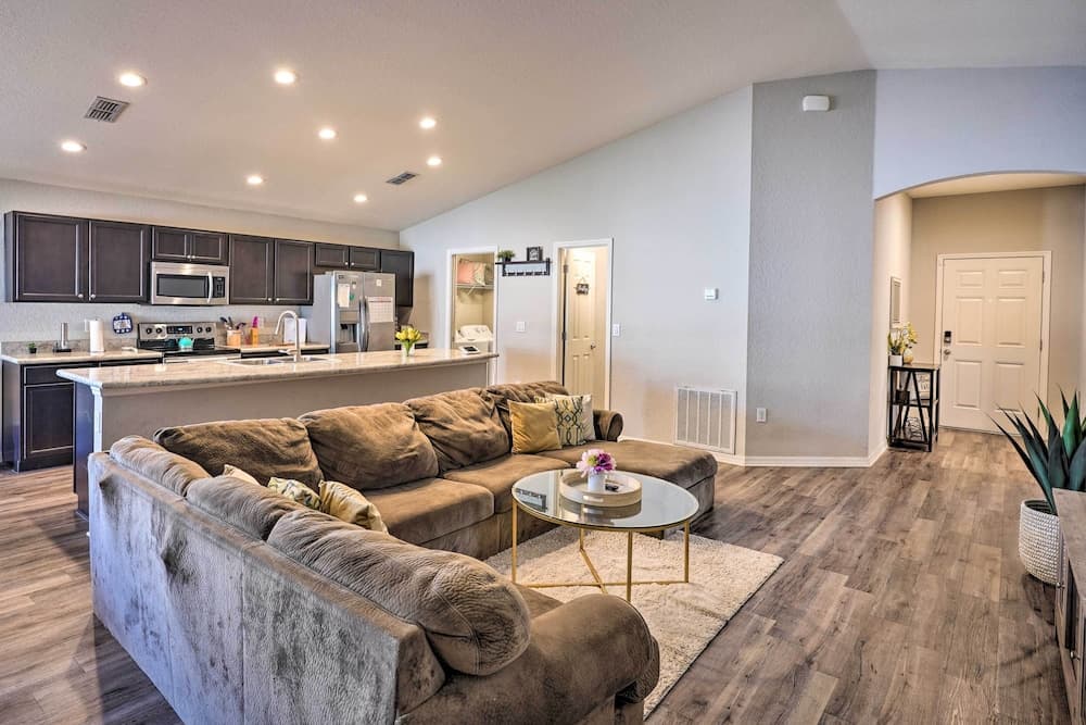 Eagle Lake Home < 7 Mi to Legoland!