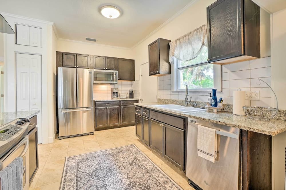 Historic Tarpon Springs Abode ~ 3 Mi to Beach