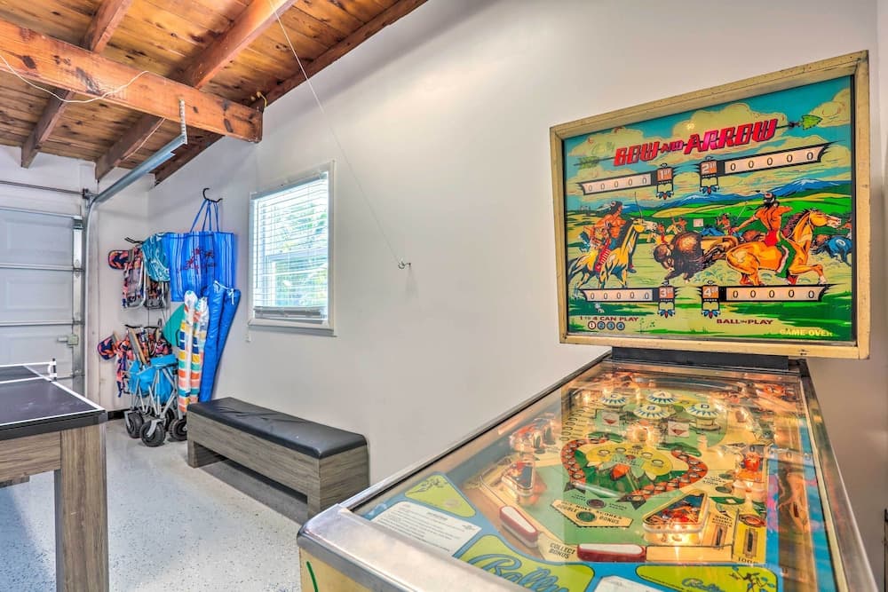 Hutchinson Island Cottage: Steps to the Beach