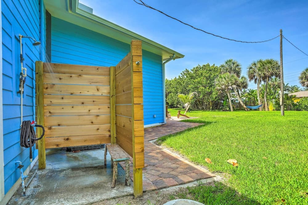 Hutchinson Island Cottage: Steps to the Beach