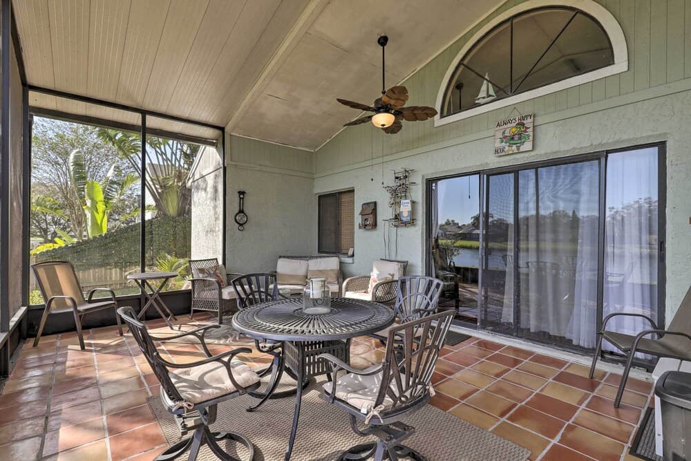 Lakefront Brandon Home w/ Patio & Screened Lanai!