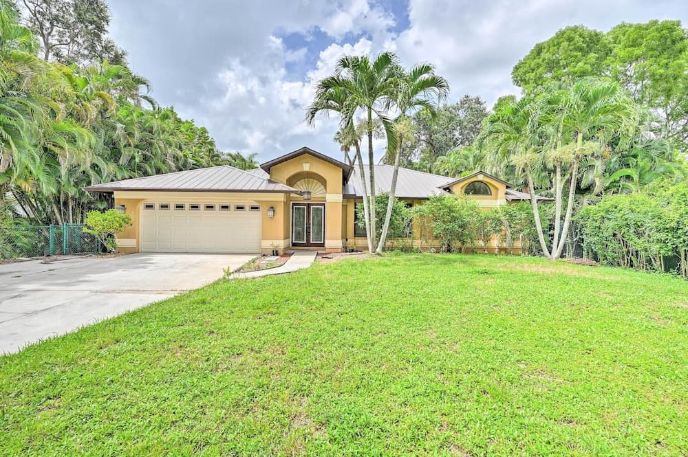 Lovely Naples Home: Backyard Oasis w/ Pool!
