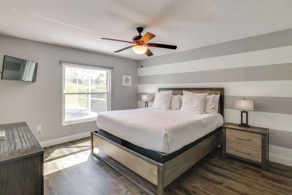 Private Pool & Hot Tub: Modern Davenport Home!