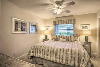 Naples Family Home - Walk to Vanderbilt Beach!