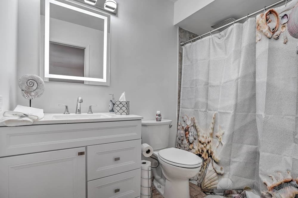 Naples Home w/ Private Pool: 6 Mi to Dtwn!