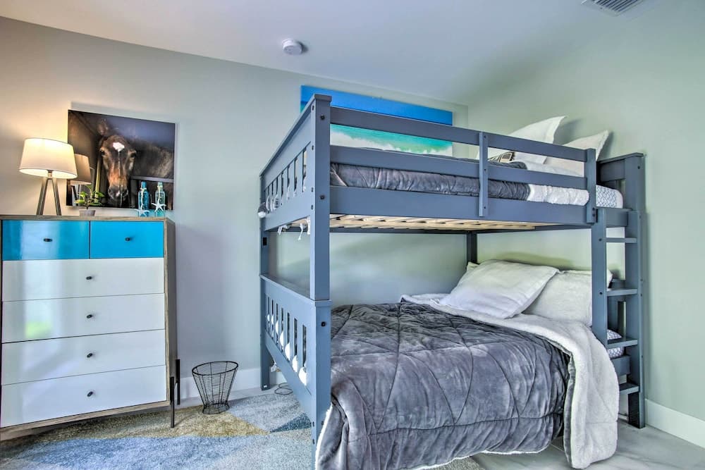 Modern Wilton Manors Home w/ Outdoor Oasis!