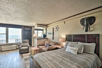 Oceanfront Daytona Beach Condo w/ Pool + View