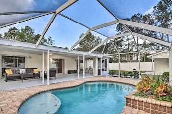 Palm Coast Retreat w/ Lanai < 8 Mi to Beach!