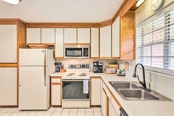 Pensacola Vacation Rental in Golf Community!