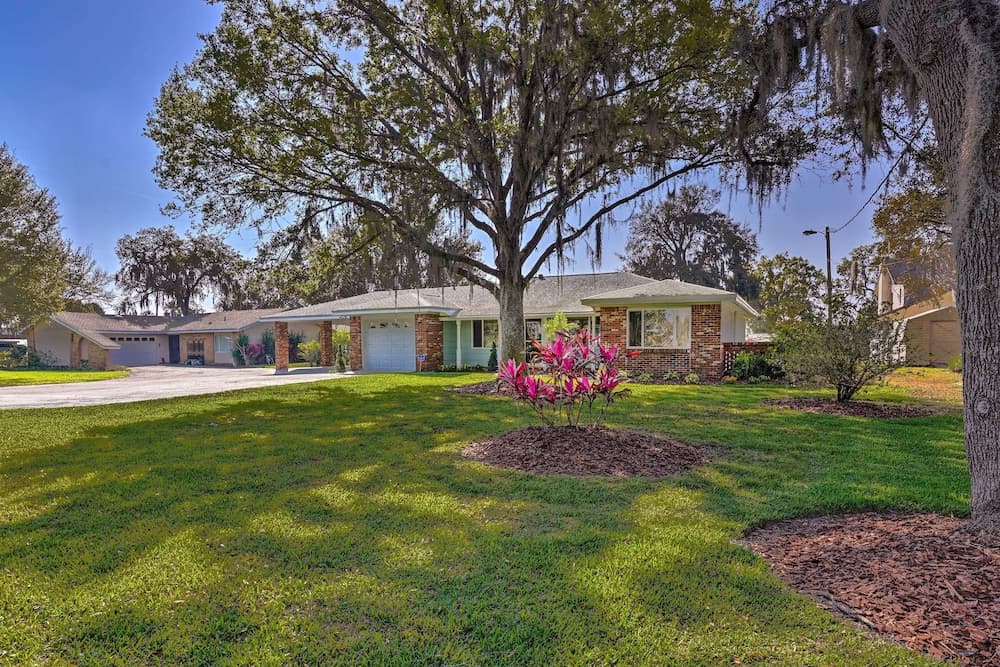 Cozy Frostproof Escape w/ Private Hot Tub!