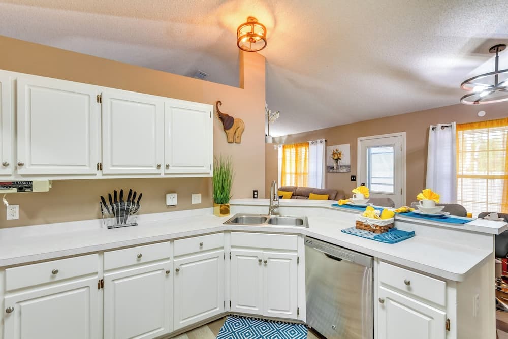 Pensacola Home w/ Private Backyard & Fire Pit