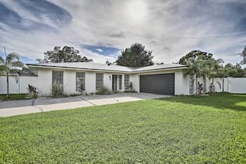 Pet-friendly Seminole Retreat: 2 Mi to Beach!