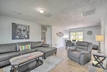 Quiet Spring Hill House w/ Big Yard & Grill!