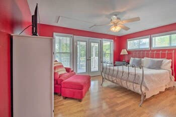 Riverfront Yankeetown Getaway w/ Boat Dock!