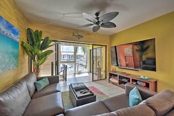 Relaxing Waterfront 2-story Retreat w/ Pool Access