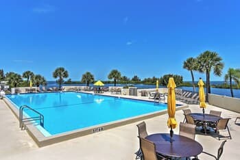 Resort-style Hudson Condo - Spacious Private Patio