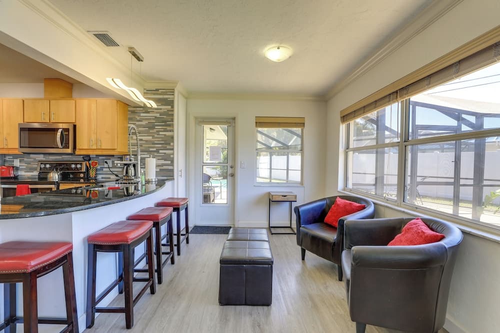 Sarasota House w/ Private Pool - 4 Mi to Beach!