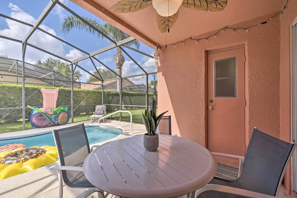 10 Mi to Disney + Heated Pool: Florida Abode!