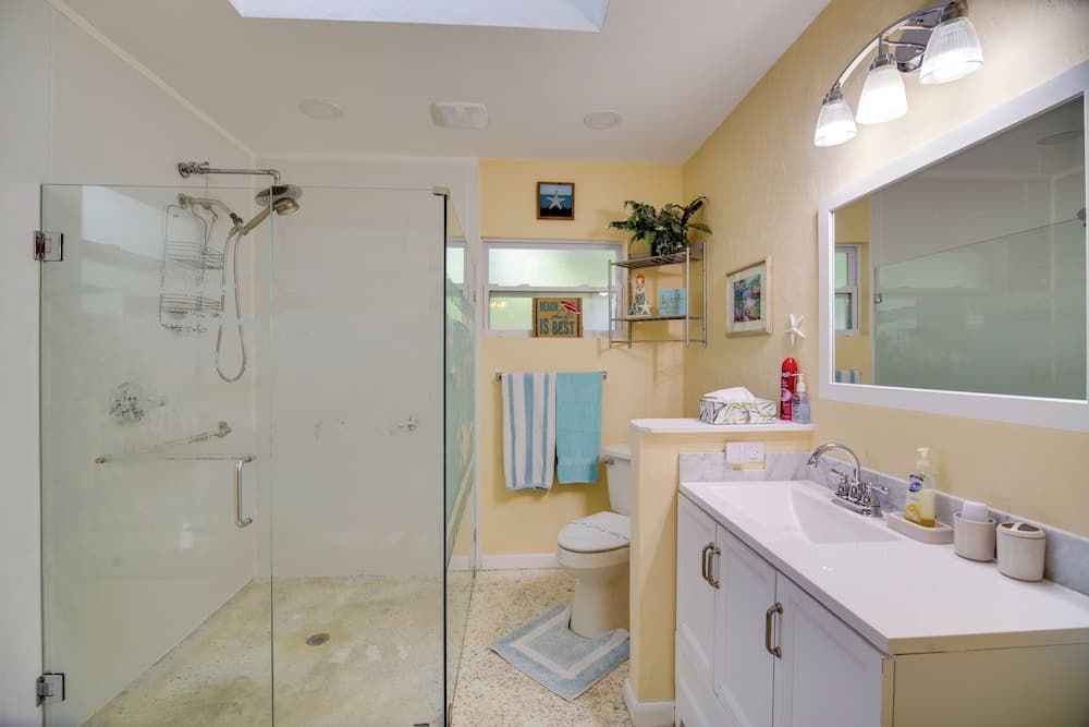 Satellite Beach 'sunshine House' w/ Hot Tub!