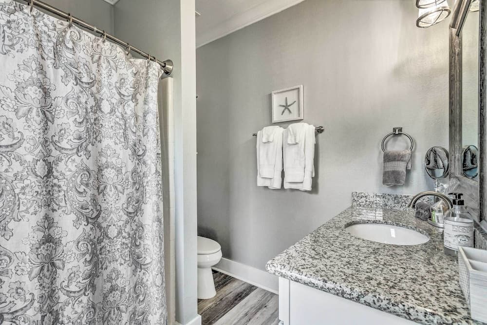 On-site Beach Bar: Sunny Perdido Key Cottage!