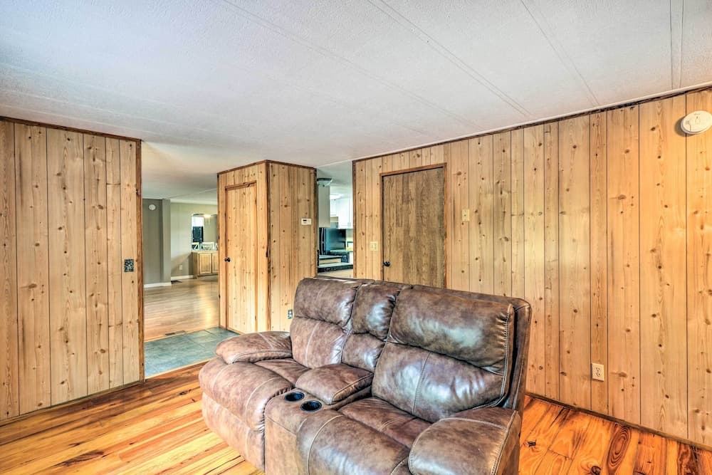 Suwannee Riverfront Home: Grill, Near Springs