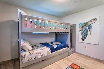 Updated Bradenton Home: Fire Pit, Fenced Yard