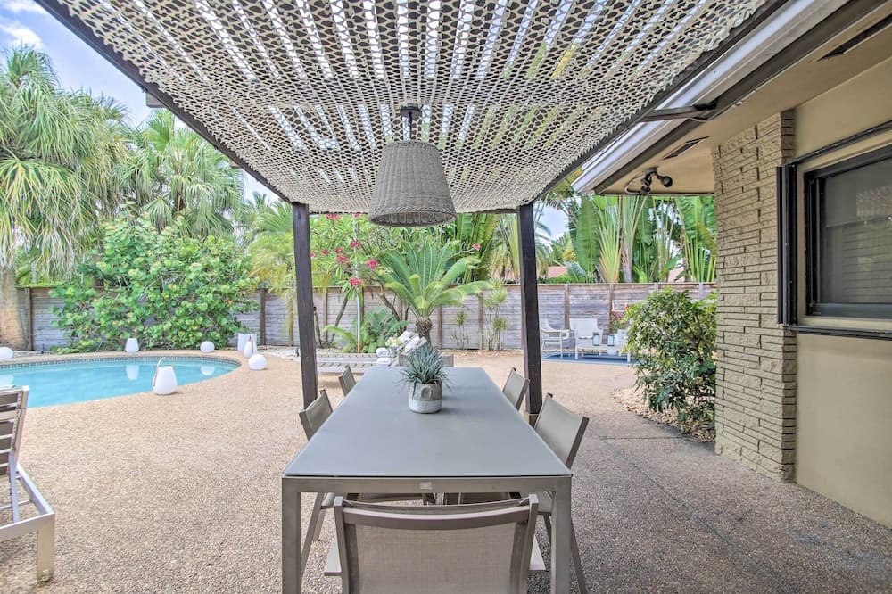 2 Mi to Beach: Updated & Private Oakland Park Gem!
