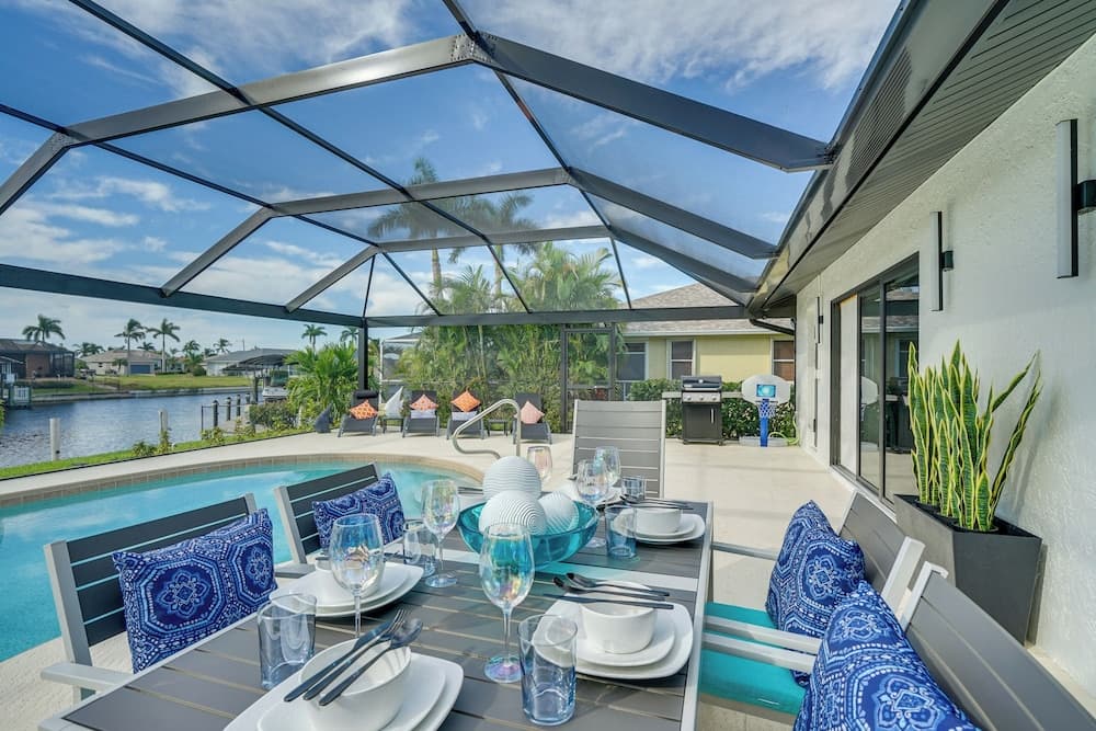 Private Pool: Modern Canalfront Home in Cape Coral