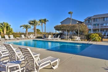 Blissful St Helena Island Condo w/ 3 Pools!