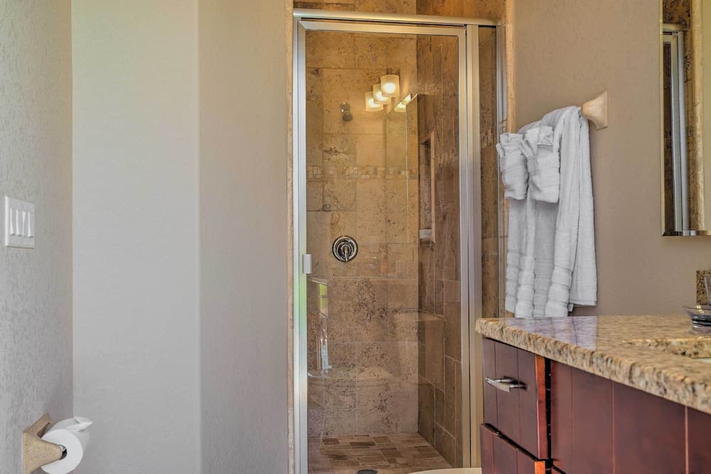 Private Pool & Grill: Canalfront Cape Coral Home