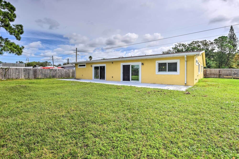 3 Mi to Dtwn Bradenton: Home w/ Yard!