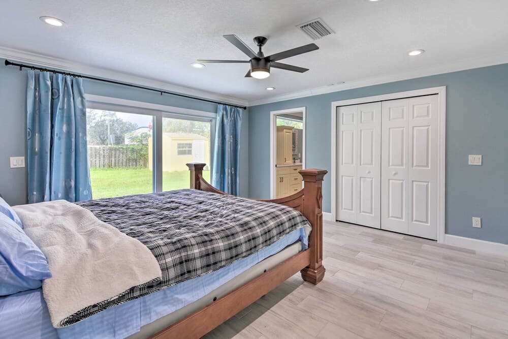 3 Mi to Dtwn Bradenton: Home w/ Yard!