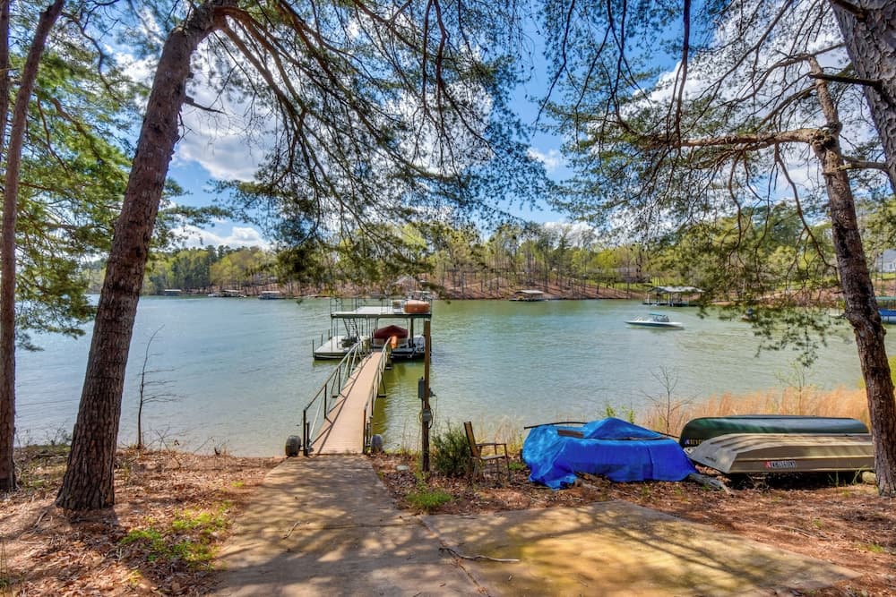 Bright Oasis on Lake Hartwell w/ Boat Dock!