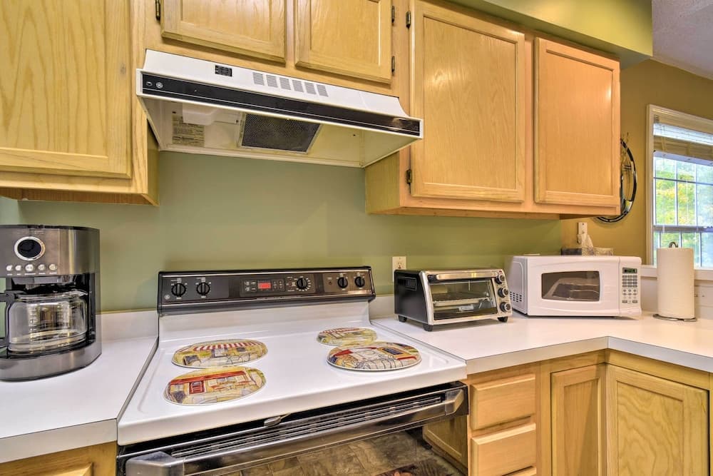 Aberdeen Club Golf Retreat, Short Drive to Beach!